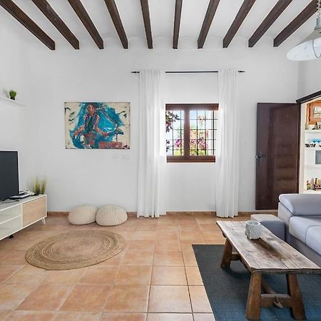 8 Guests Large Villa Near Bossa Beaches & Airport San José Екстериор снимка