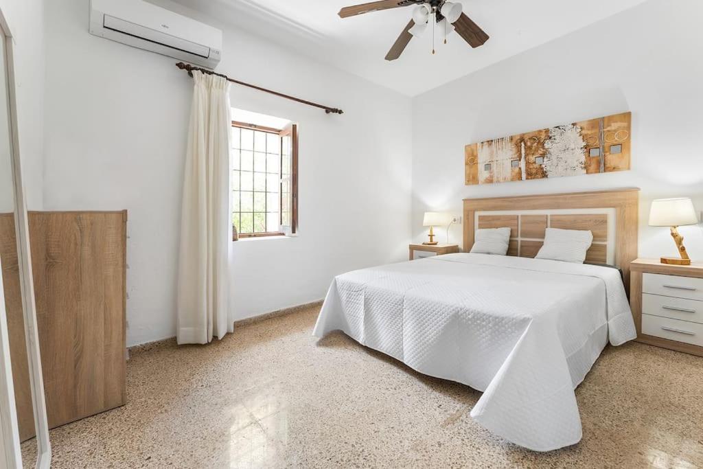 8 Guests Large Villa Near Bossa Beaches & Airport San José Екстериор снимка