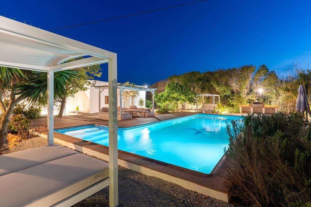 8 Guests Large Villa Near Bossa Beaches & Airport San José Екстериор снимка