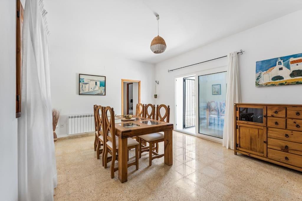 8 Guests Large Villa Near Bossa Beaches & Airport San José Екстериор снимка