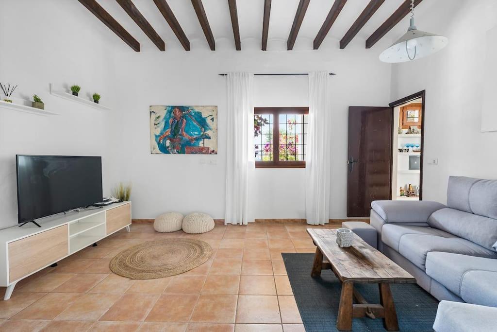 8 Guests Large Villa Near Bossa Beaches & Airport San José Екстериор снимка