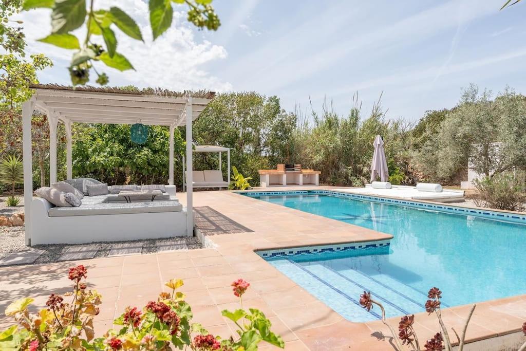 8 Guests Large Villa Near Bossa Beaches & Airport San José Екстериор снимка