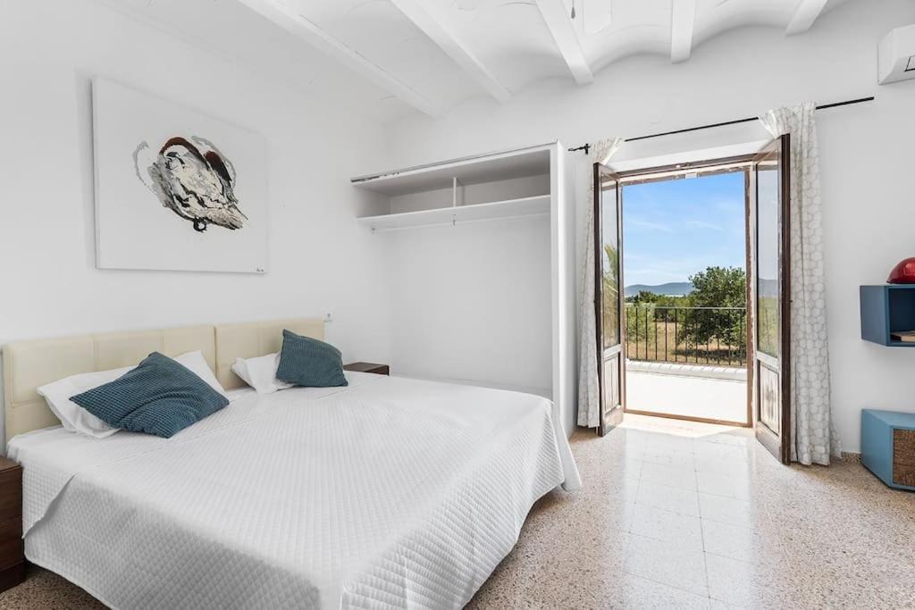 8 Guests Large Villa Near Bossa Beaches & Airport San José Екстериор снимка