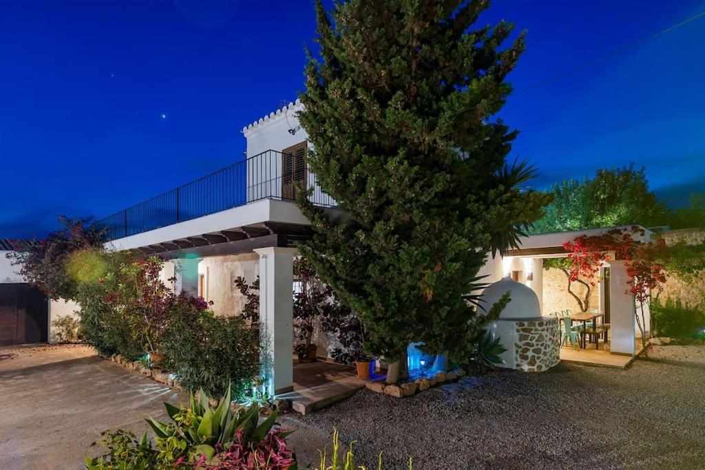 8 Guests Large Villa Near Bossa Beaches & Airport San José Екстериор снимка